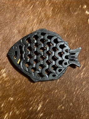 Vintage Cast Iron Fish Trivet Taiwan VG, INC Taiwan 1950s